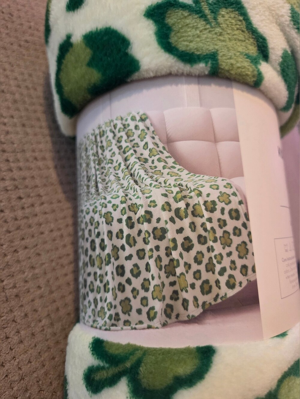 New KIRKTON HOUSE 50in x 60in Plush Throw Blanket Leopard Clovers Soft! Green.